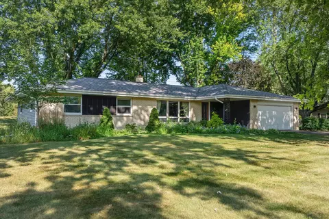 397 Vista Vw, Cedarburg, WI 53012