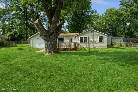 w1054 Golden Glow Road, Bloomfield, WI 53128