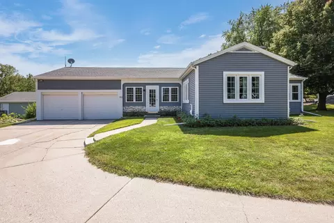 1413 Viebahn, Manitowoc, WI 54220
