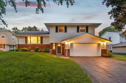 2924 N 122nd, Wauwatosa, WI 53222