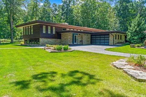 n67w30621 County Rd E, Merton, WI 53029