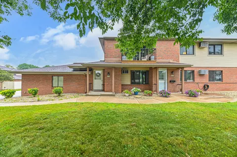 4559 S Greenridge, Greenfield, WI 53220