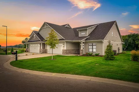 609 Pettibone Pointe #E1, La Crosse, WI 54601