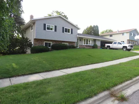 1506 Bluebell, West Bend, WI 53090