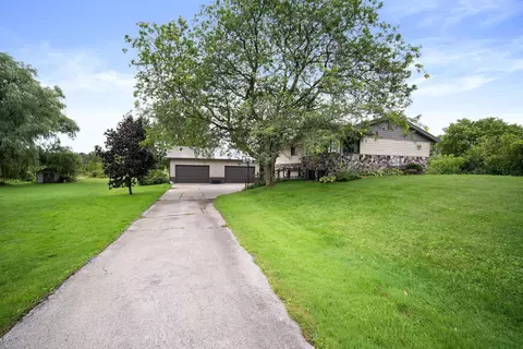 1423 Paradise, Trenton, WI 53095