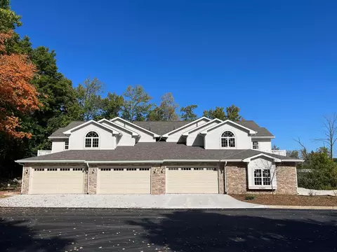 w141n9984 Seven Pnes #103C, Germantown, WI 53022