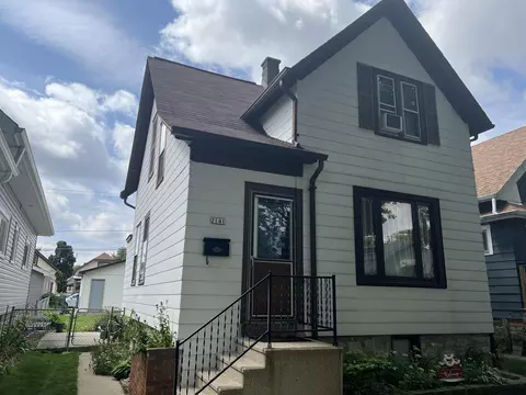 2141 S 75th, West Allis, WI 53219