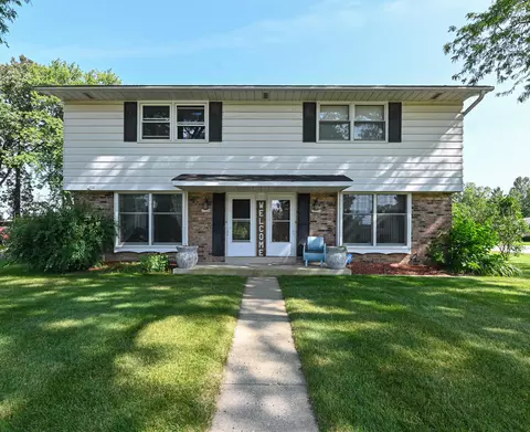 10522 W Parnell #10524, Hales Corners, WI 53130