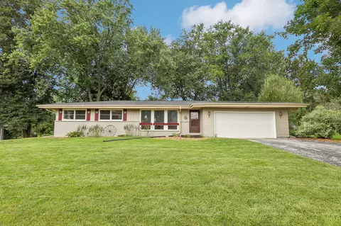 1421 S Pleasant Hl, New Berlin, WI 53146