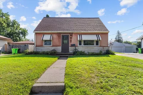 414 East, Hartford, WI 53027