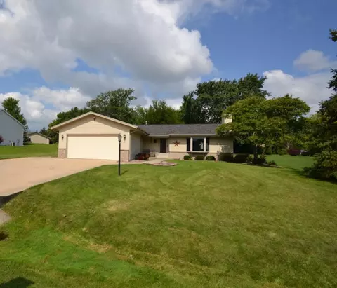 8313 S Woodridge, Oak Creek, WI 53154