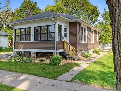 135 Oak, Green Bay, WI 54303