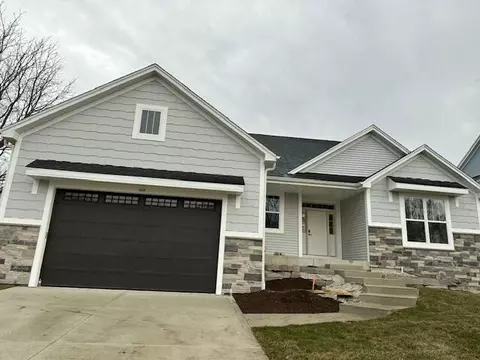 407 Riverside, Pewaukee, WI 53072