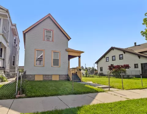 2550 N Vel R Phillips, Milwaukee, WI 53212