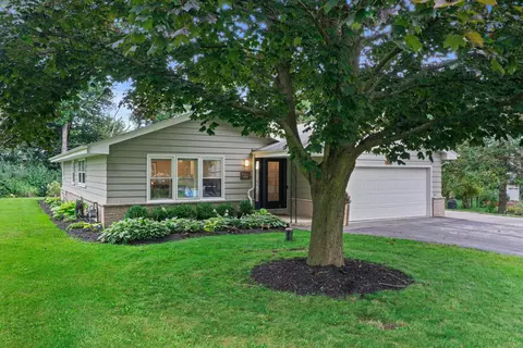 4318 S Mary-ross, New Berlin, WI 53151