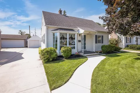 2121 La Follette, Manitowoc, WI 54220