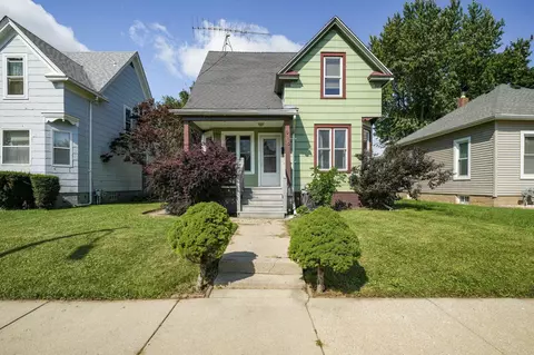 916 Grove, Racine, WI 53405