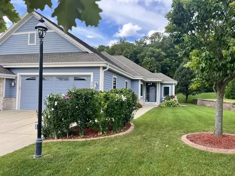 428 Century Oak, Waukesha, WI 53188