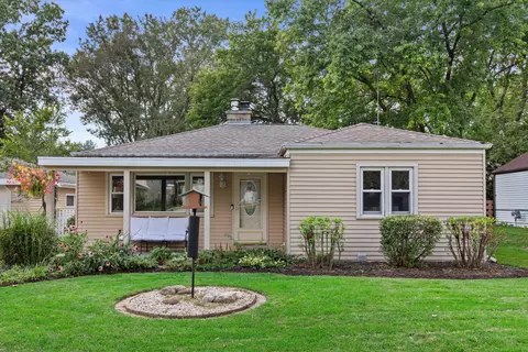 w272n2533 Apple Tree, Pewaukee, WI 53072