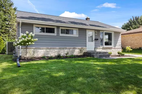 2840 S 104th, West Allis, WI 53227
