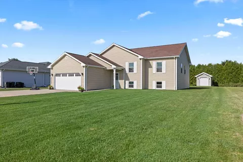 127 Amanda, Mukwonago, WI 53149