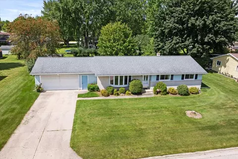 101 Crestwood, Elkhart Lake, WI 53020