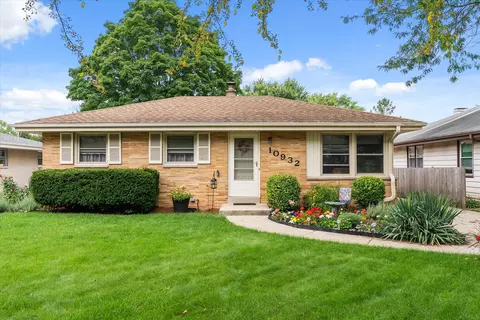 10932 W Harvard, Wauwatosa, WI 53226