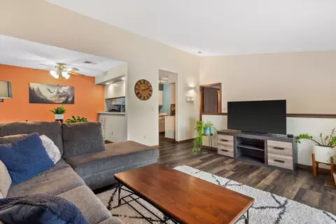 n110w17051 Ashbury UNIT 2, Germantown, WI 53022