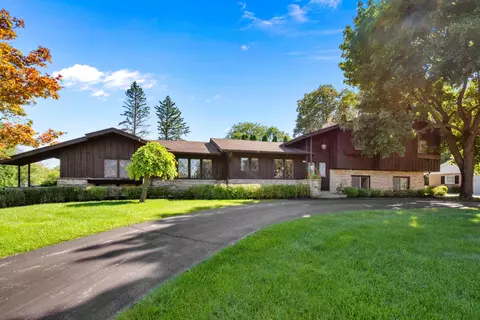 2205 W Woodbury, Glendale, WI 53209