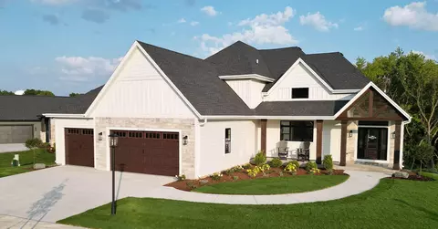 w253n5540 Crescent Hl, Sussex, WI 53089