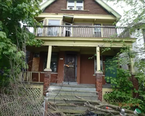 2463 W Keefe #2465, Milwaukee, WI 53206
