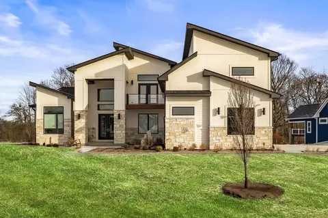w237n4340 Farm Fld, Pewaukee, WI 53072