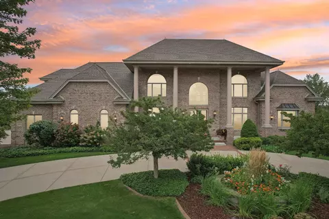19425 Compton, Brookfield, WI 53045
