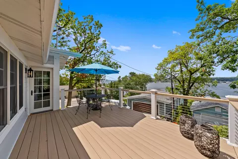 530 Park Rdg, Williams Bay, WI 53191