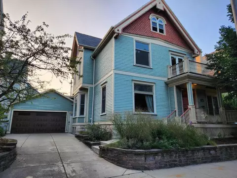 1913 N Oakland, Milwaukee, WI 53202