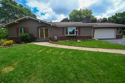 3000 S Country, New Berlin, WI 53146