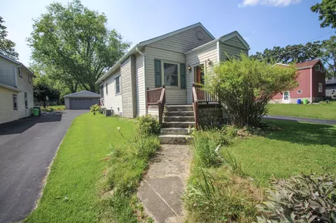 w297n2069 Glen Cv, Delafield, WI 53072