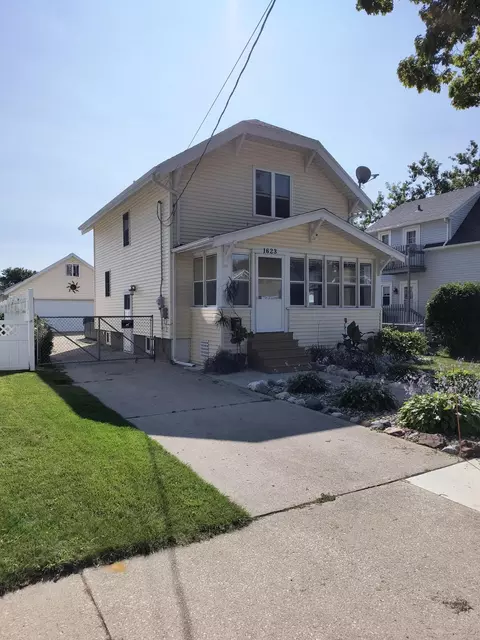 1623 S 13th, Manitowoc, WI 54220