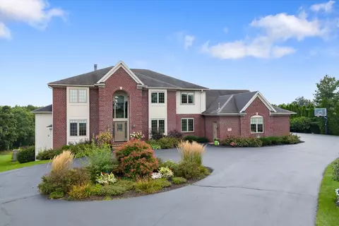 s96w32925 Hickorywood, Mukwonago, WI 53149