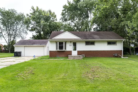 7313 W Squire, Greenfield, WI 53220