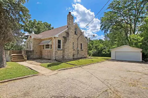 12742 Antioch, Trevor, WI 53179