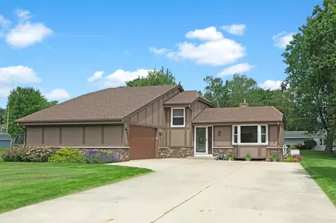 16800 W Hearthside, New Berlin, WI 53151