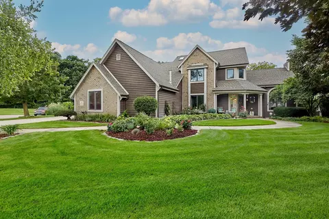s46w25960 Shadow Rdg, Waukesha, WI 53189