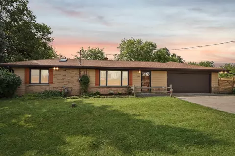 2285 N 166th, Brookfield, WI 53005
