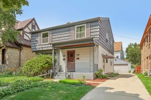 4138 W Mckinley #4140, Milwaukee, WI 53208