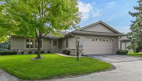 5400 S Amberwood, Greenfield, WI 53221