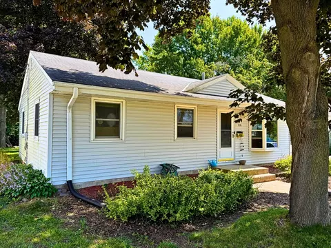 1038 1st, Grafton, WI 53024