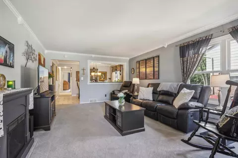 1523 W Plainfield, Milwaukee, WI 53221