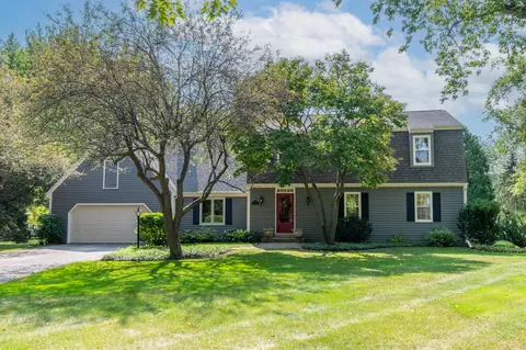 417 W Appletree, Mequon, WI 53092