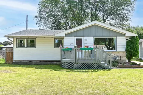 8007 W Lynmar, Milwaukee, WI 53222